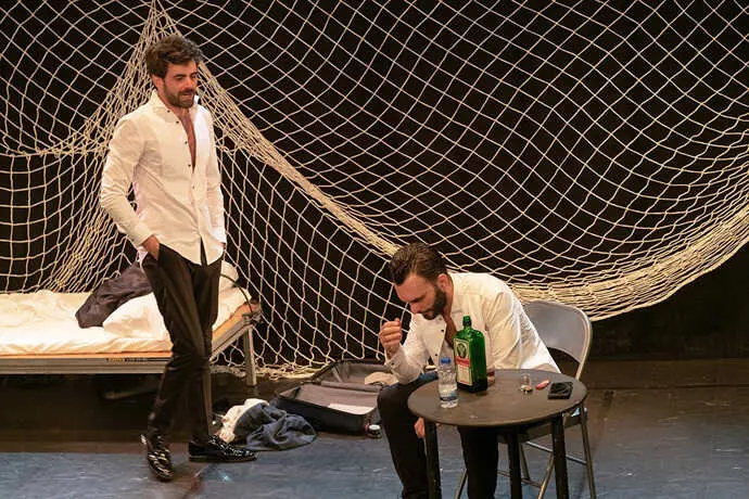 Escena de la obra &rsquo;Here Comes Your Man&rsquo;, que invita a reflexionar al espectador. / x