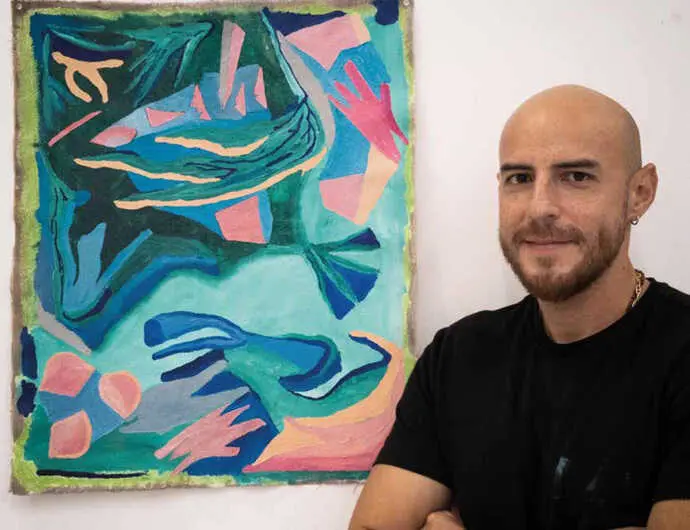 El artista residente Juan Pablo Alc&iacute;bar. / x