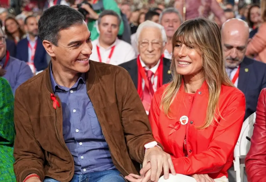 El Presidente del Gobierno, Pedro S&aacute;nchez, y su esposa Bego&ntilde;a G&oacute;mez. / Francisco J. Olmo