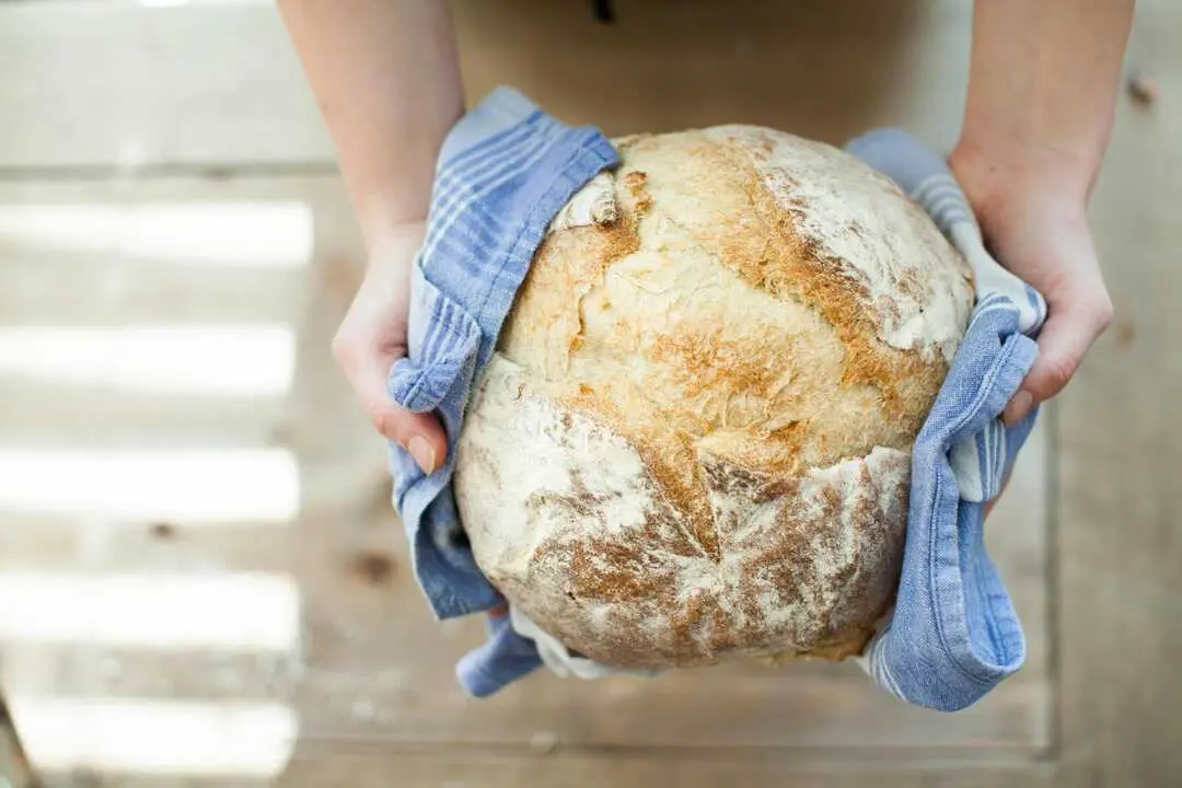 Aunque siempre ha sido considerado un alimento b&aacute;sico en la dieta mediterr&aacute;nea, el pan est&aacute; viendo c&oacute;mo su consumo cae dr&aacute;sticamente. / A.E