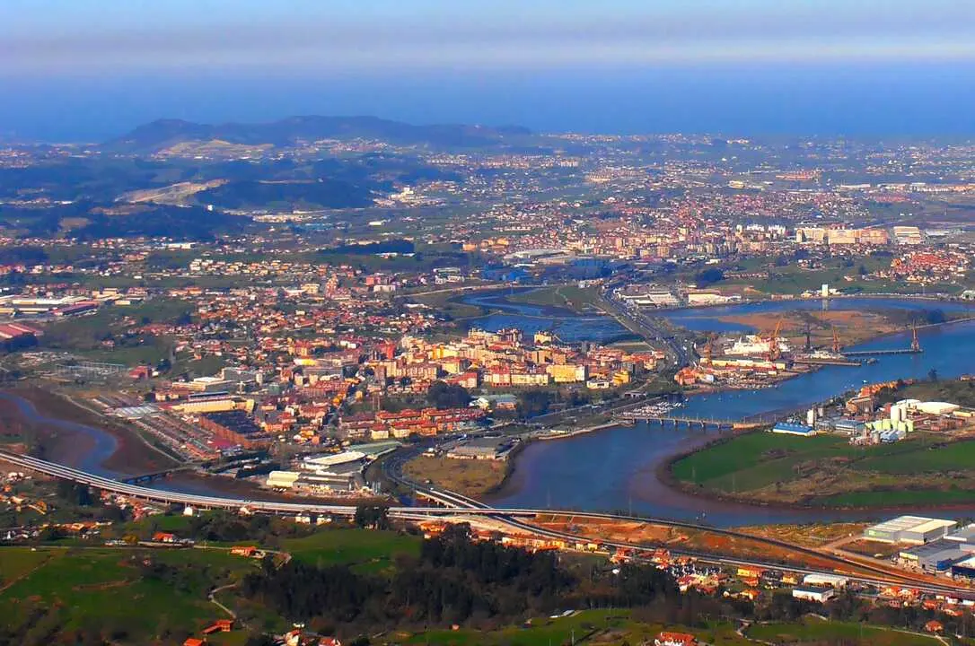 A m&aacute;s de 500 metros de altitud y rodeado de naturaleza, Pe&ntilde;a Cabarga ofrece vistas de 360 grados sobre la bah&iacute;a de Santander y los Picos de Europa. /  EP
REMITIDA / HANDOUT por AYUNTAMIENTO DE ASTILLERO
Fotograf&iacute;a remitida a medios de comunicaci&oacute;n exclusivamente para ilustrar la noticia a la que hace referencia la imagen, y citando la procedencia de la imagen en la firma
08/4/2024