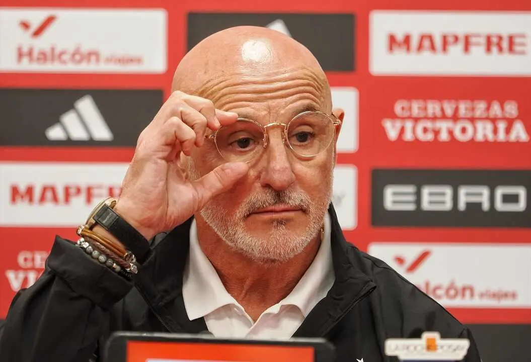 El seleccionador espa&ntilde;ol, Luis de la Fuente, durante una rueda de prensa. / EP