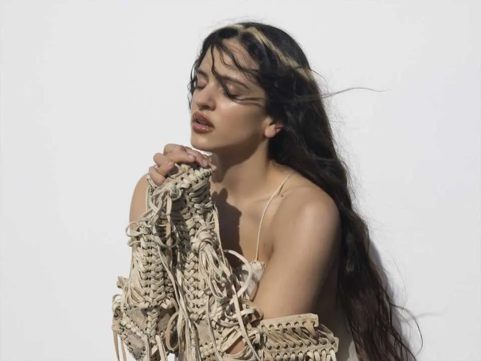 La artista Rosal&iacute;a publica hoy su cuarto disco, 'Lux'. / EP