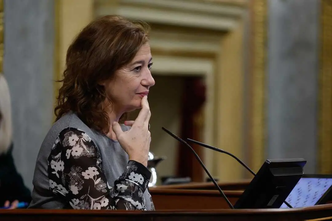 La presidenta del Congreso, Francina Armengol, durante un pleno del Congreso de los Diputados. / Alejandro Mart&iacute;nez V&eacute;lez