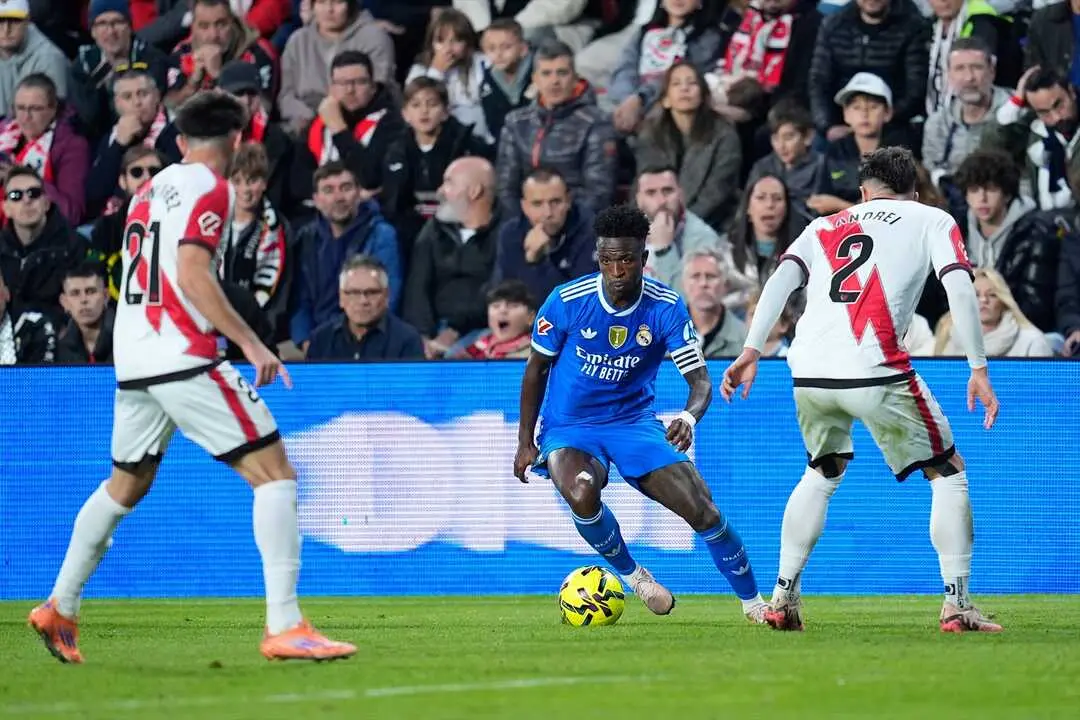Vinicius durante el partido ante el Rayo. / EP