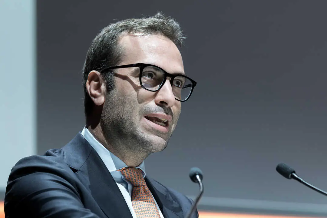 El ministro de Econom&iacute;a, Carlos Cuerpo, se ha reunido con CATL, gigante de las bater&iacute;as el&eacute;ctricas. / EP
