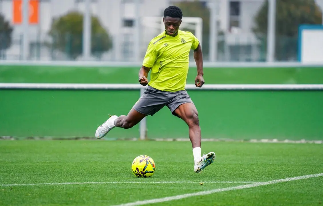 Suli durante el entrenamiento del lunes en La Albericia. / RRC