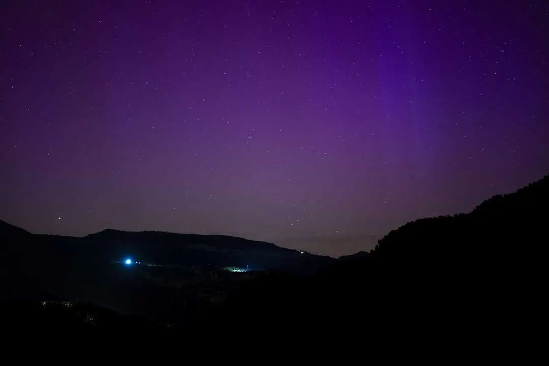 Aurora boreal desde el Mirador de la Figuerassa, el a&ntilde;o pasado. / Lorena Sope&ntilde;a