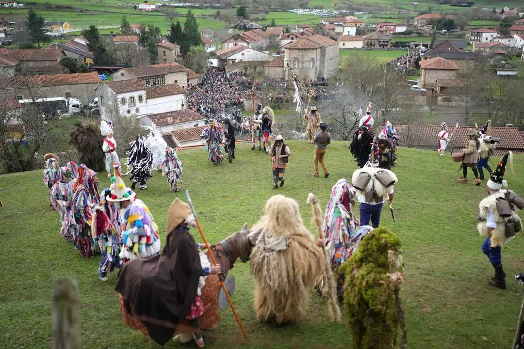 Varias personas participan en la celebraci&oacute;n de la fiesta de la Vijanera. / EP