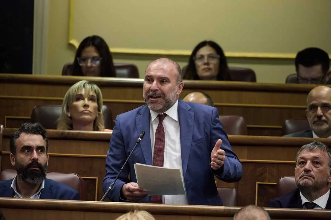 El diputado de Junts Josep Pag&egrave;s interviene durante una sesi&oacute;n de control al Gobierno. / Jes&uacute;s Hell&iacute;n