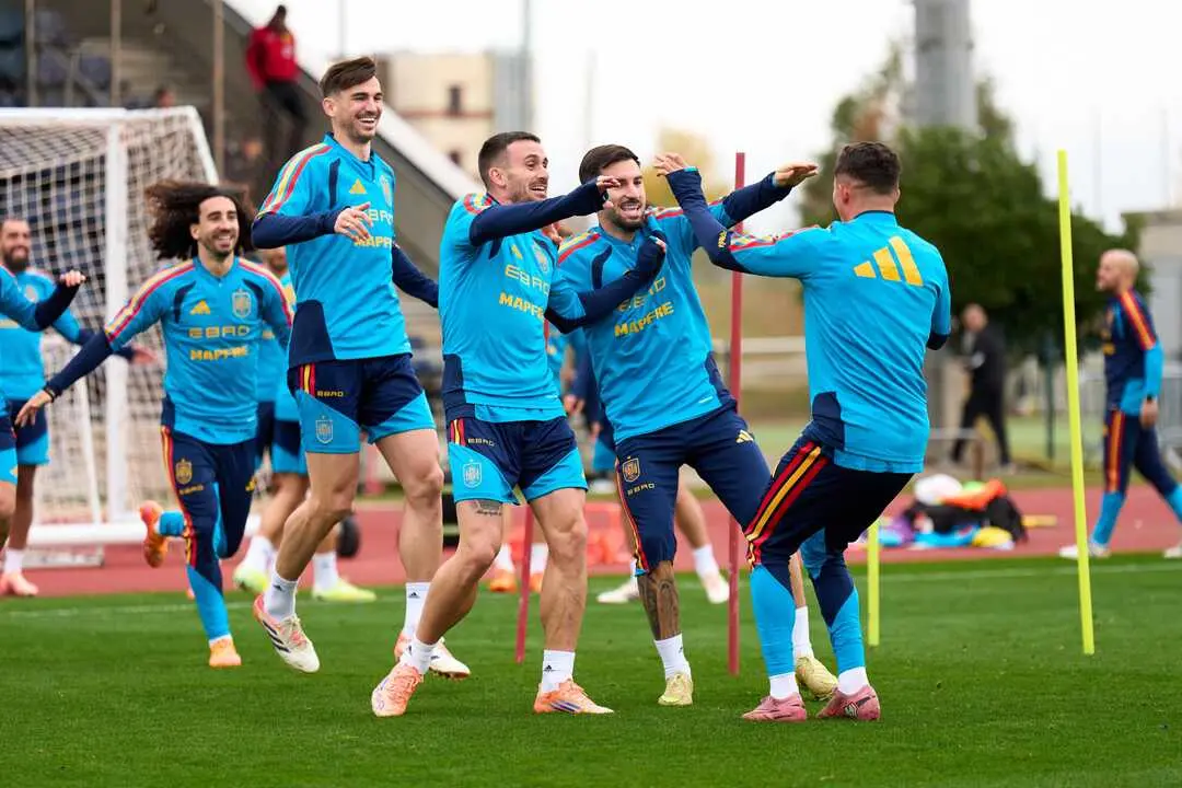 Los jugadores de Espa&ntilde;a durante un entrenamiento. / SEFutbol