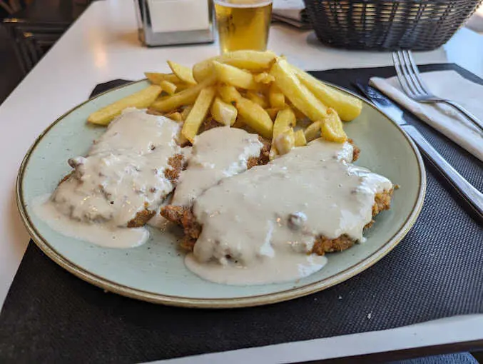 Quienes viven en Santander lo conocen bien: es ese restaurante donde sabes que siempre se come bien. / A.E