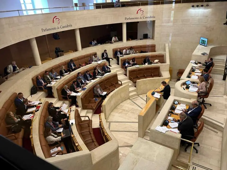 Pleno del Parlamento de Cantabria. / parlamento