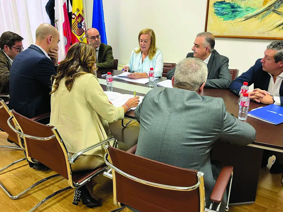 Un momento de la reuni&oacute;n entre el PP y PRC para negociar los Presupuestos regionales de 2026. / alerta
EUROPA PRESS
17/11/2025