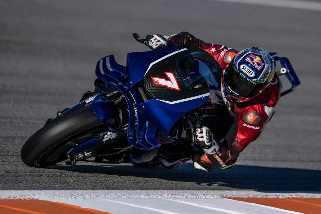 Mientras Aprilia brilla y lidera, Ducati guarda cartas sin Marc M&aacute;rquez, y KTM, Honda y Yamaha siguen buscando la receta ganadora. / EP