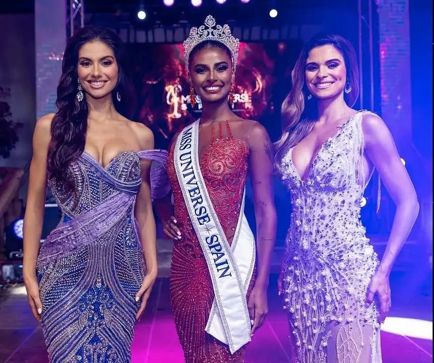 En el centro, Miss Universo Espa&ntilde;a, Michelle Jim&eacute;nez, junto a las finalistas. / EP