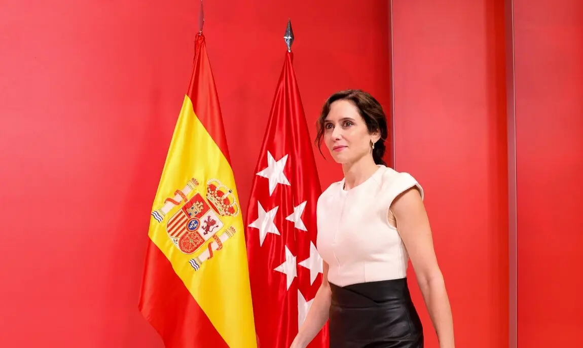 La presidenta de la Comunidad de Madrid, Isabel D&iacute;az Ayuso, comparece ante los medios de comunicaci&oacute;n, a 21 de noviembre de 2025, en Madrid (Espa&ntilde;a). El Tribunal Supremo (TS) ha condenado al fiscal general del Estado, &Aacute;lvaro Garc&iacute;a Ort&iacute;z, a dos a&ntilde;os de inhabilitaci&oacute;n y una multa de 7.200 euros por un delito de revelaci&oacute;n de secretos contra Alberto Gonz&aacute;lez Amador --novio de la presidenta madrile&ntilde;a, Isabel D&iacute;az Ayuso--, a quien ordena indemnizar con 10.000 euros por da&ntilde;os morales.
Fecha: 21/11/2025. leer menos

Firma: Marta Fern&aacute;ndez / Europa Press
Personajes: ISABEL D&Iacute;AZ AYUSO