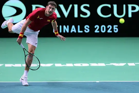 El asturiano Carre&ntilde;o Busta golpea de rev&eacute;s en uno de los largos intercambios del duelo ante el alem&aacute;n Jan-Lennard Struff.