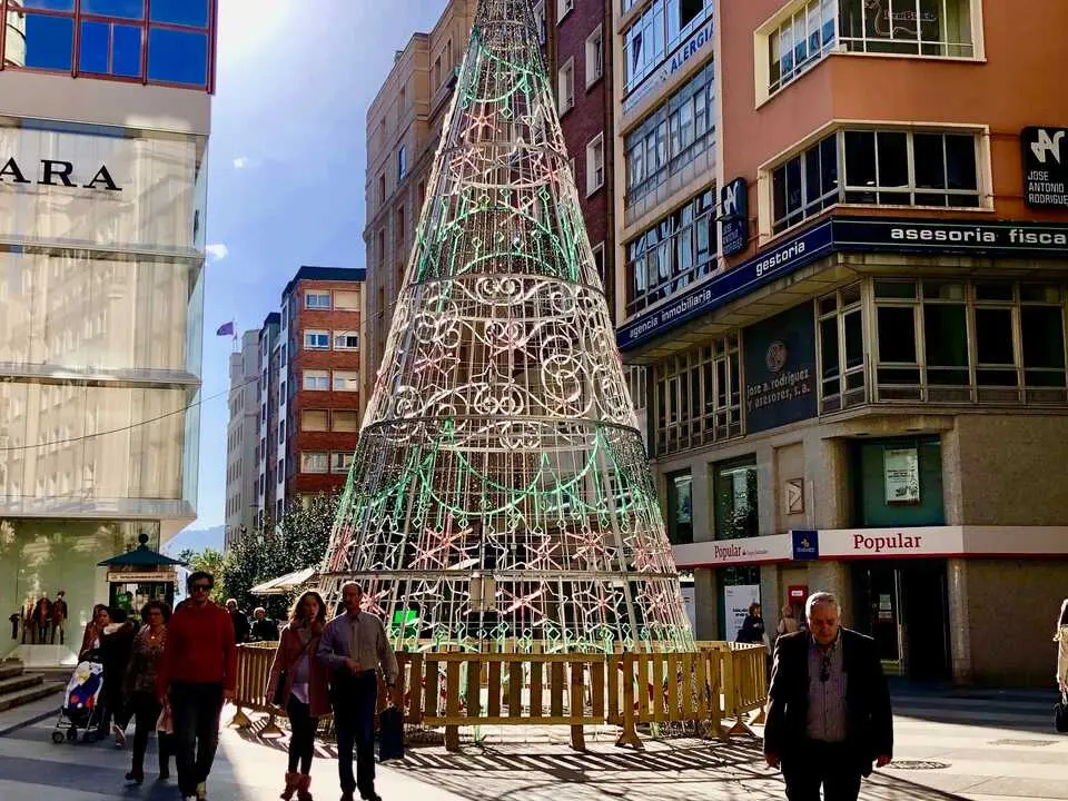 Con m&aacute;s de 30 pasacalles, actividades familiares diarias y un bel&eacute;n viviente, la ciudad se transforma en un aut&eacute;ntico cuento de invierno. / EP