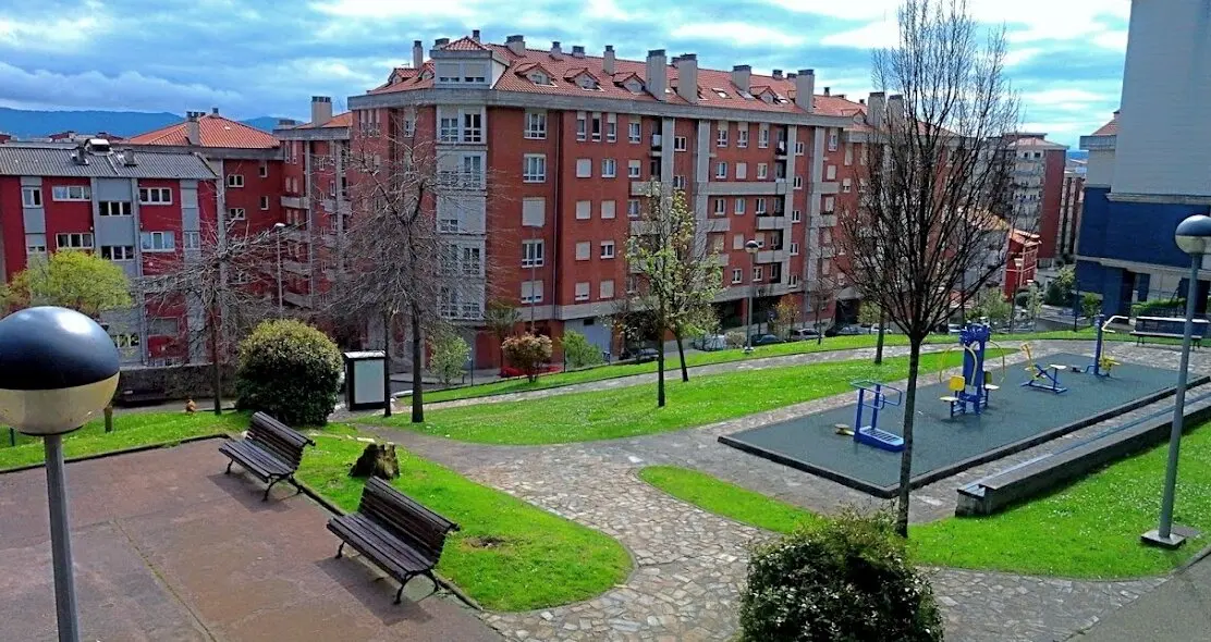 Visita al &aacute;rea de esparcimiento canino del parque de Las Carolinas
