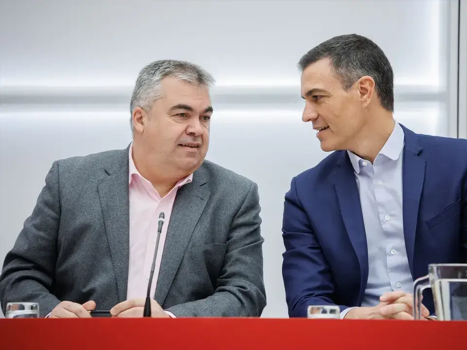 Santos Cerd&aacute;n y Pedro S&aacute;nchez | Alejandro Mart&iacute;nez V&eacute;lez / Europa Press