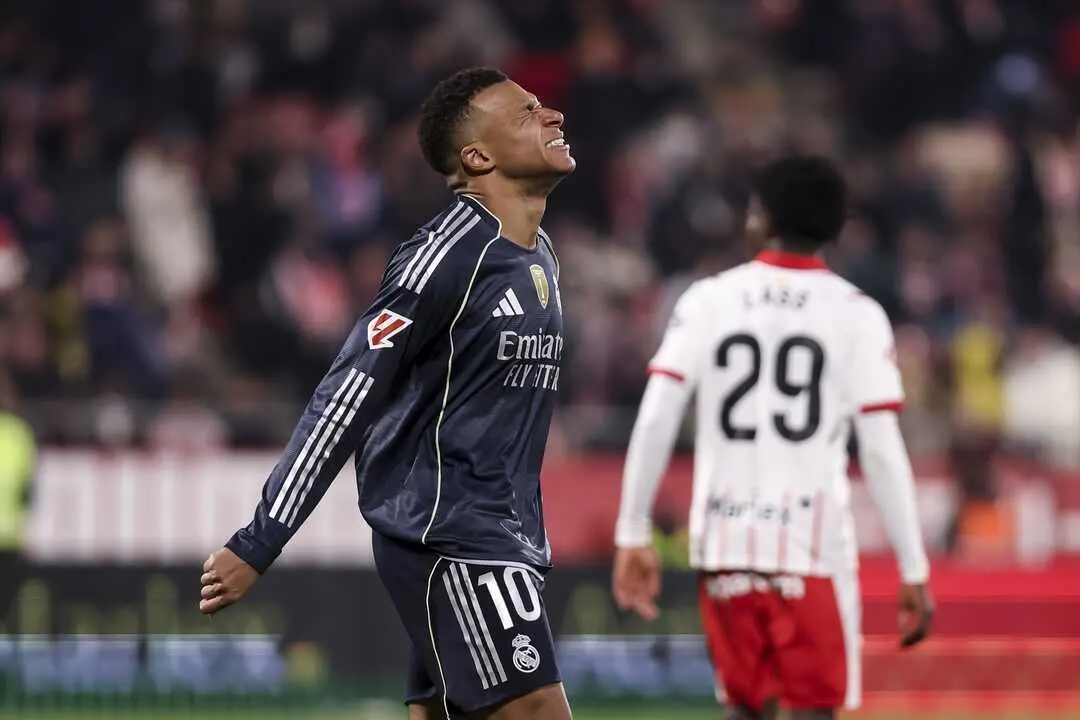 Kylian Mbapp&eacute;, visiblemente frustrado, durante el encuentro entre el Girona FC y el Real Madrid, disputado en el estadio de Montilivi el 30 de noviembre de 2025, correspondiente a la jornada de LaLiga EA Sports.
Foto: AFP7 / Europa Press