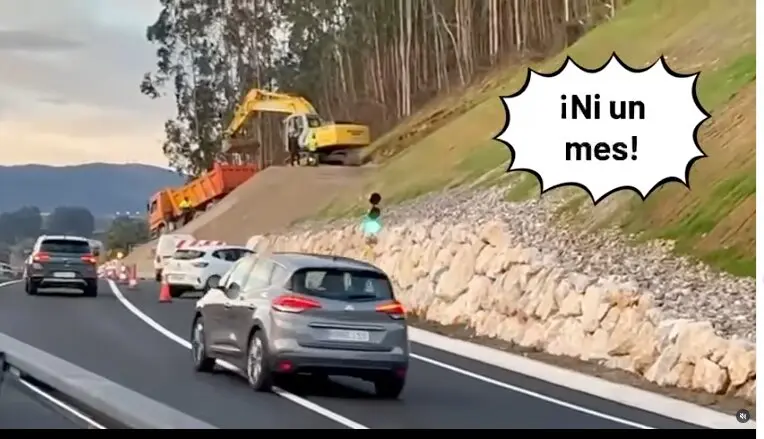 Tr&aacute;fico desviado por obras de emergencia tras el fallo estructural de una ladera en la reci&eacute;n inaugurada conexi&oacute;n Viveda&ndash;Torrelavega.
