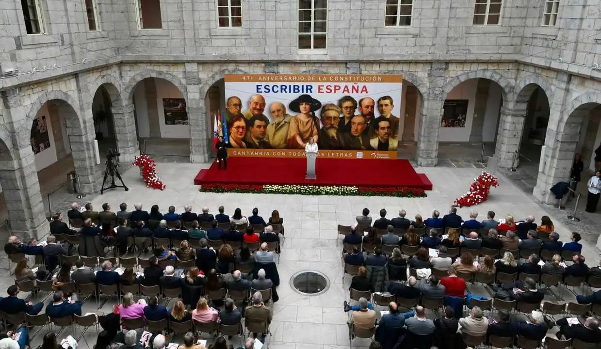 La presidenta del Parlamento de Cantabria, Mar&iacute;a Jos&eacute; Gonz&aacute;lez Revuelta, durante su discurso
- PARLAMENTO DE CANTABRIA