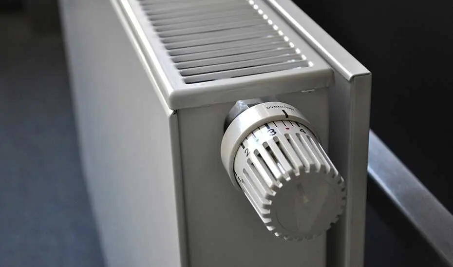 Los expertos recomiendan ajustar la temperatura de la calefacci&oacute;n seg&uacute;n la estancia, siendo 20 grados el est&aacute;ndar para zonas principales. / EP