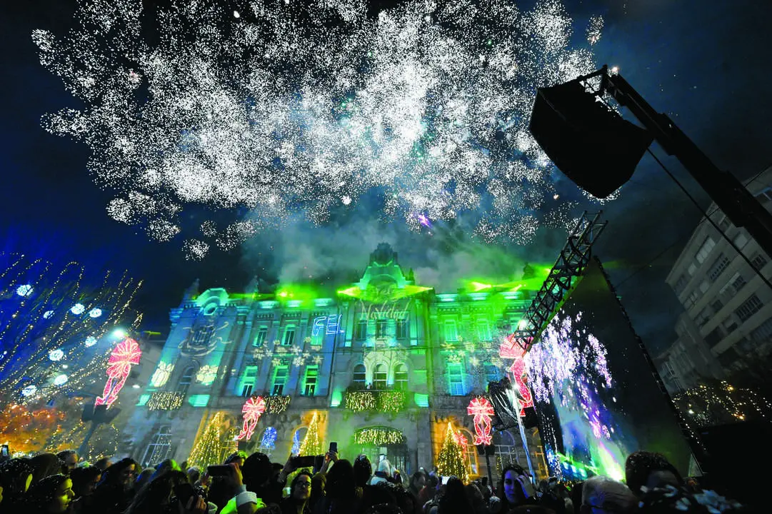 Cuatro millones de luces iluminan Santander
en una Navidad pensada para las familias. / A.E.