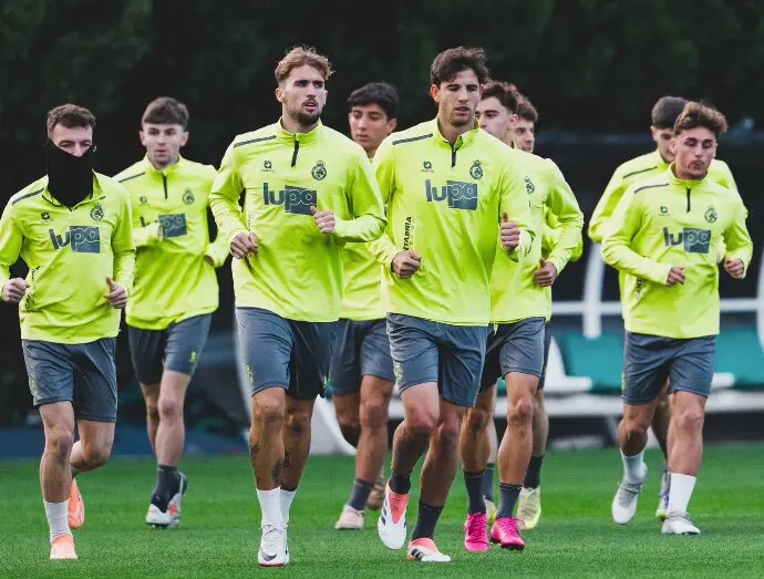 Los jugadores del Racing durante el entrenamiento de ayer. / RRC