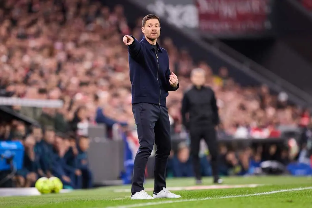 El entrenador del Real Madrid, Xabi Alonso, durante el partido ante el Athletic. / EP