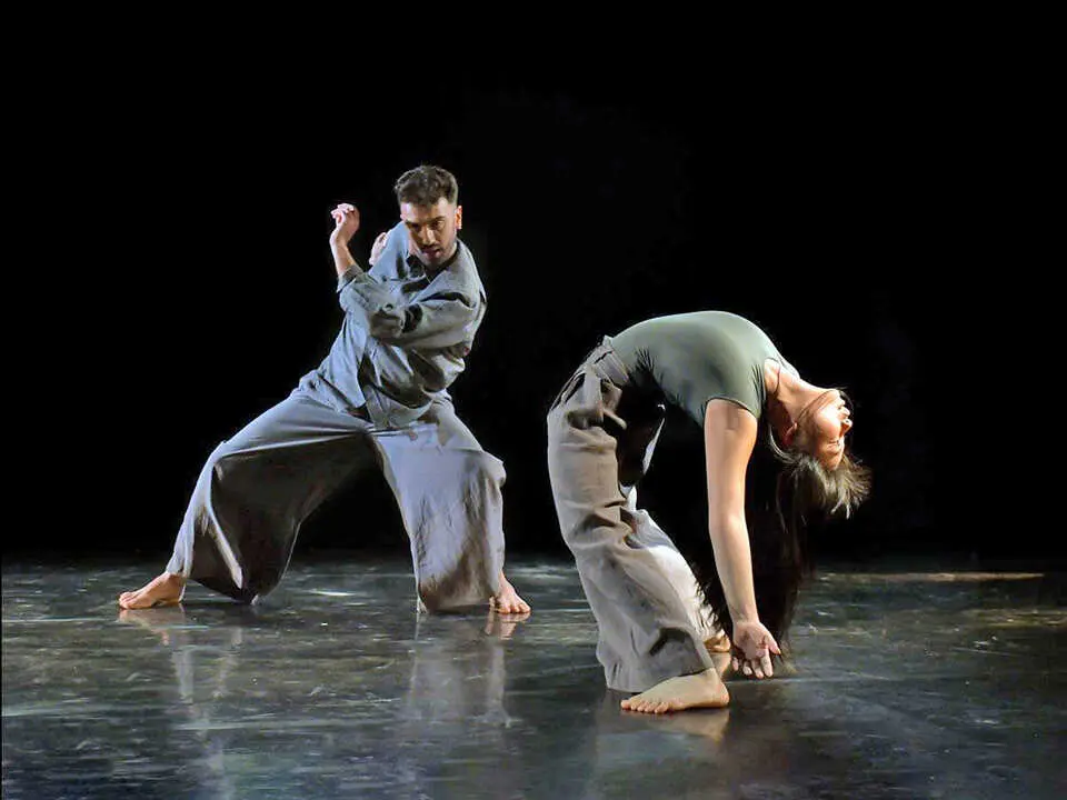 La propuesta esc&eacute;nica &lsquo;Mover cenizas y susurros del tiempo&rsquo;, una muestra de danza contempor&aacute;nea. / x / CDAT