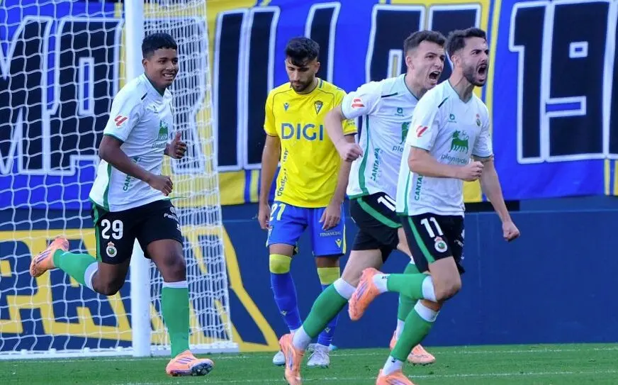 El Racing remonta tras un partido de calidad. / L.H.