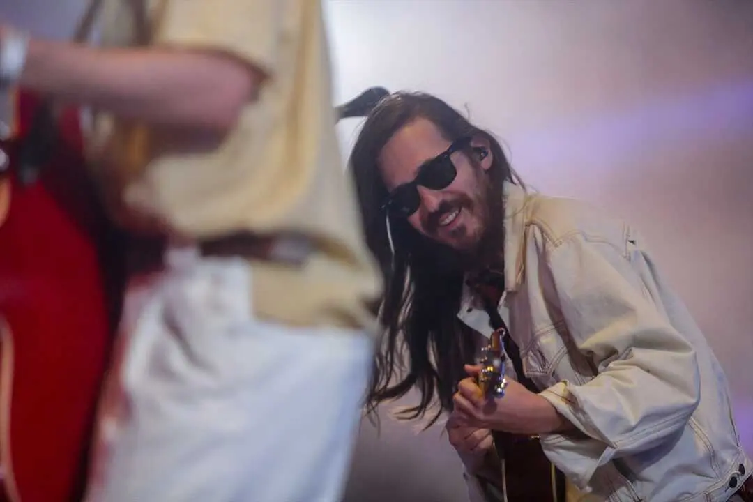 El cantante Carlos Sadness. EP