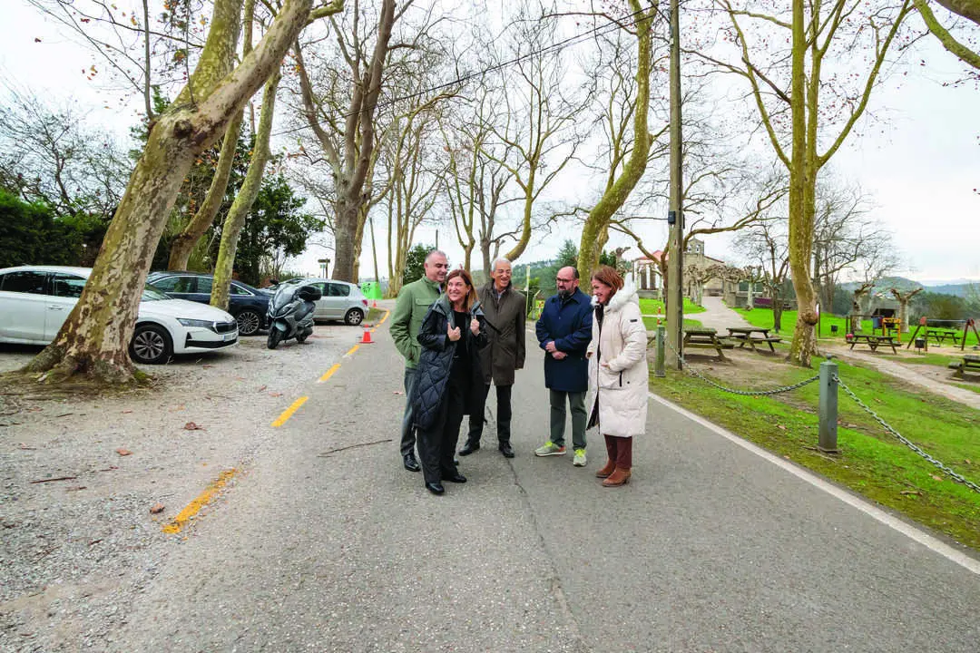 La presidenta de Cantabria, Mar&iacute;a Jos&eacute; S&aacute;enz de Buruaga, durante su visita ayer al municipio de Miengo. / Alerta