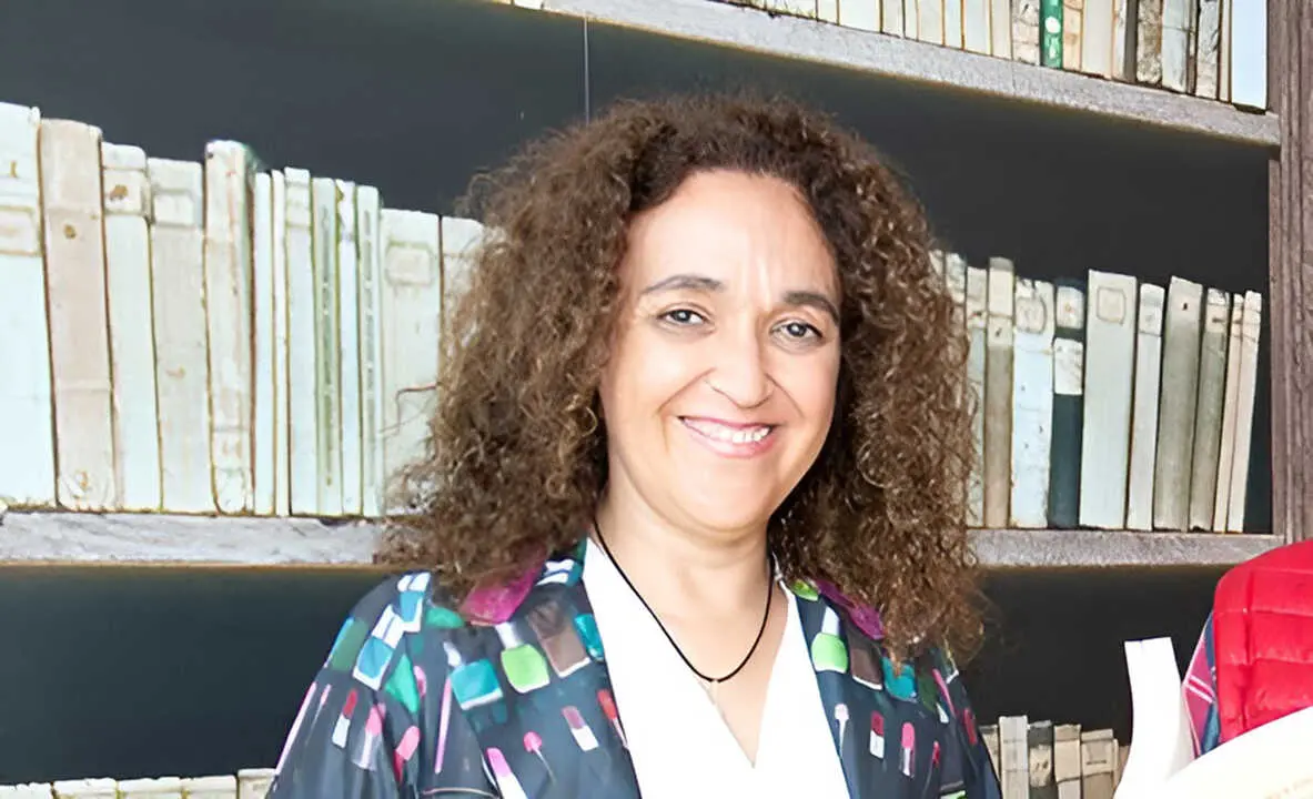 Raquel Guti&eacute;rrez Sebasti&aacute;n, catedr&aacute;tica de Literatura del Departamento de Filolog&iacute;a de la Universidad de Cantabria. / X
