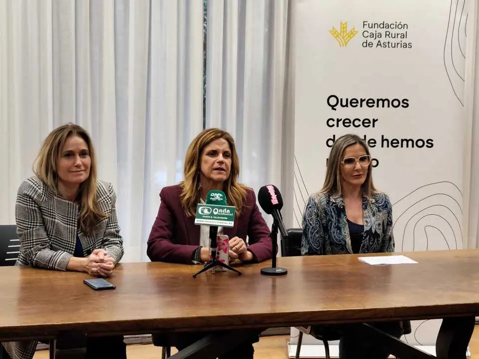 Presentaci&oacute;n del acto con las autoridades. / SAJA