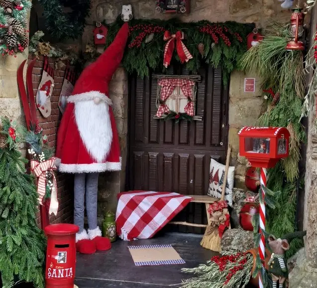 Espacio decorado en Santillana del Mar. / A.E.