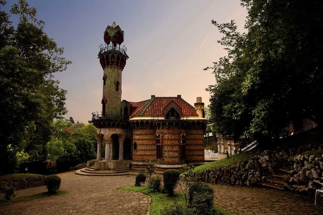 Vista de El Capricho de Gaud&iacute;. / &Oacute;SCAR S&Aacute;NCHEZ