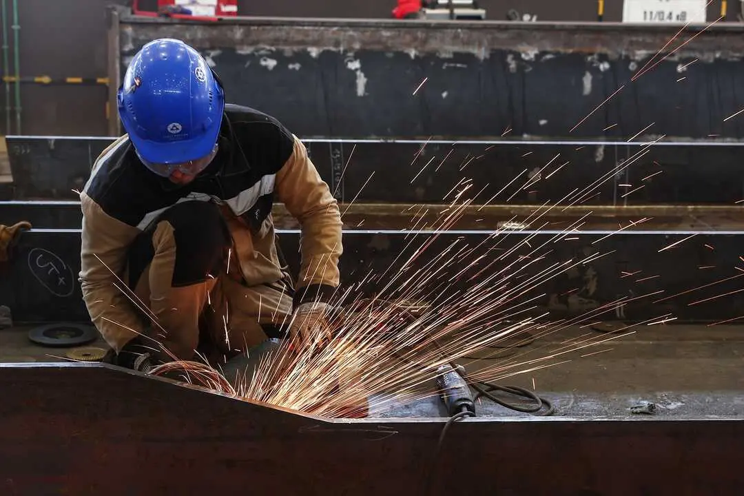 Un trabajador en una f&aacute;brica. / Alexander Ryumin