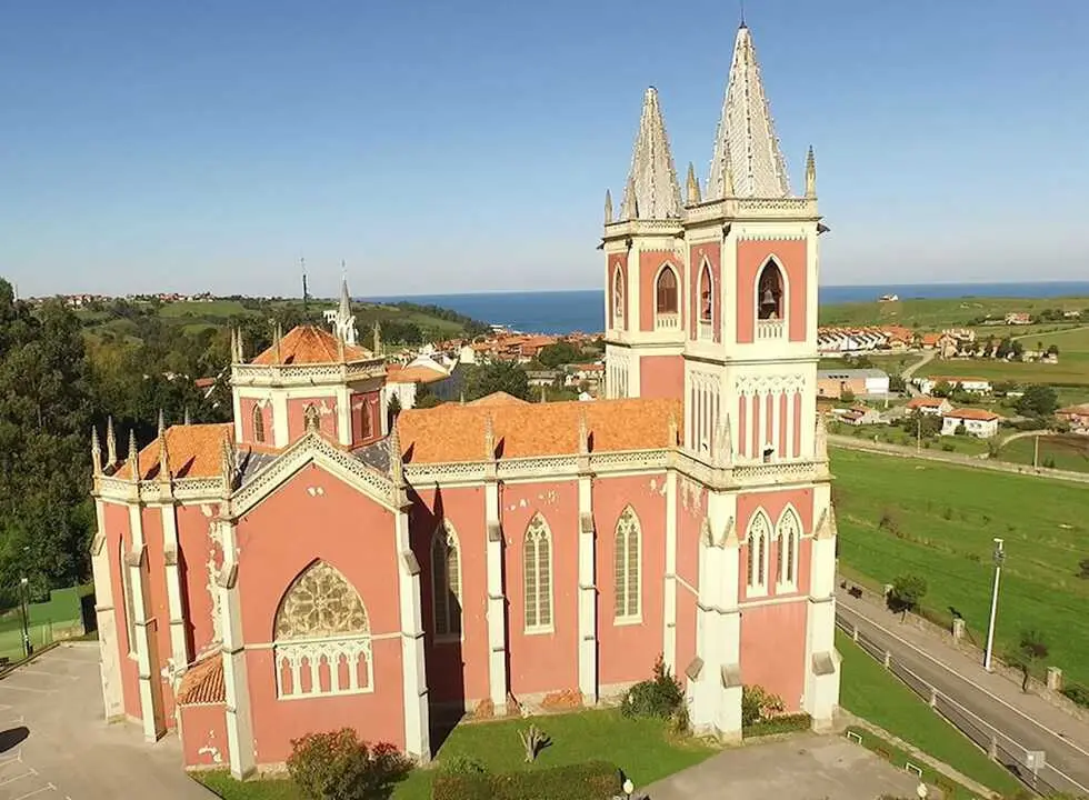 Iglesia parroquial de San Pedro de Adv&iacute;ncula. / A.F.
