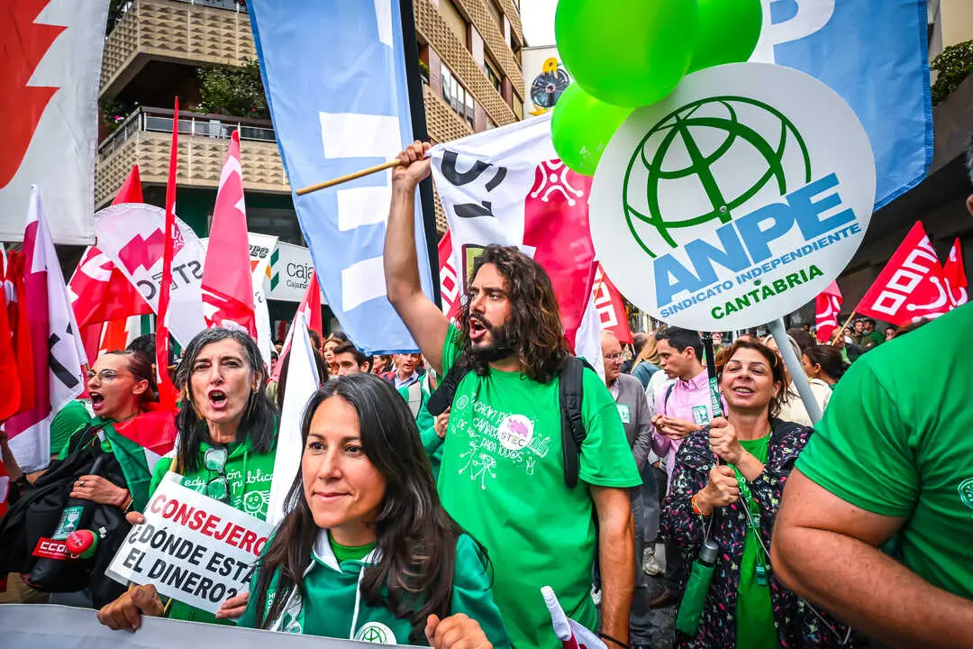La mayor&iacute;a de los sindicatos aplaza la protesta que estaba programada para hoy. / Alerta