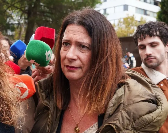 La exmilitante del PSOE Leire D&iacute;ez a su llegada a los juzgados de la Plaza Castilla. / Matias Chiofalo