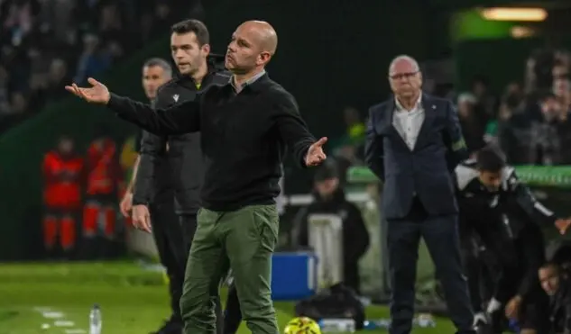 Jos&eacute; Alberto en el banquillo durante el partido contra el Legan&eacute;s.