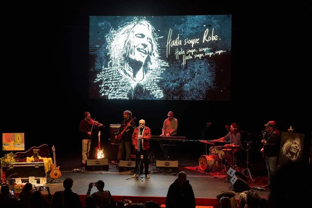 Acto de homenaje a Robe Iniesta, en el Palacio de Congresos en Plasencia. / Andr&eacute;s Rodr&iacute;guez