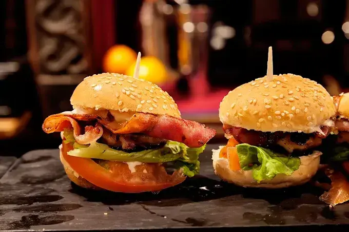 Una de las opciones gastron&oacute;micas que ofrece el local. / A.E