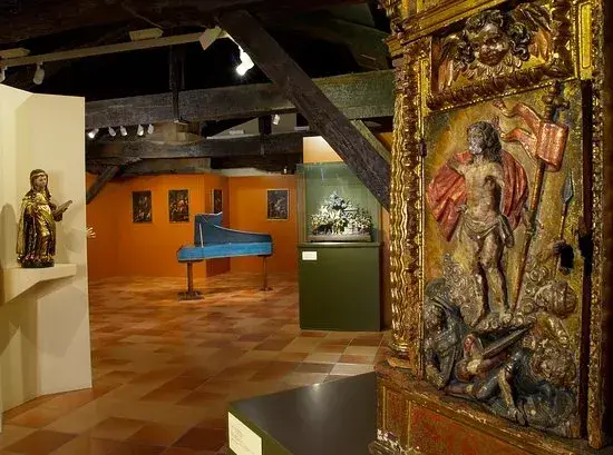 Desde esculturas g&oacute;ticas hasta cristos rom&aacute;nicos, los museos religiosos de Bilbao y Santillana del Mar guardan joyas que sorprenden incluso a los expertos. / a.e