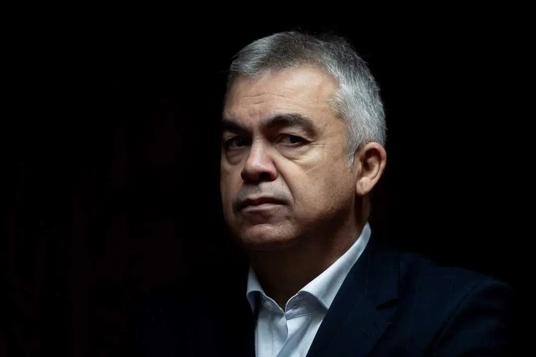 El ex secretario de Organizaci&oacute;n del PSOE Santos Cerd&aacute;n a su llegada a la Comisi&oacute;n de Investigaci&oacute;n del &lsquo;caso Koldo&rsquo;. / Eduardo Parra