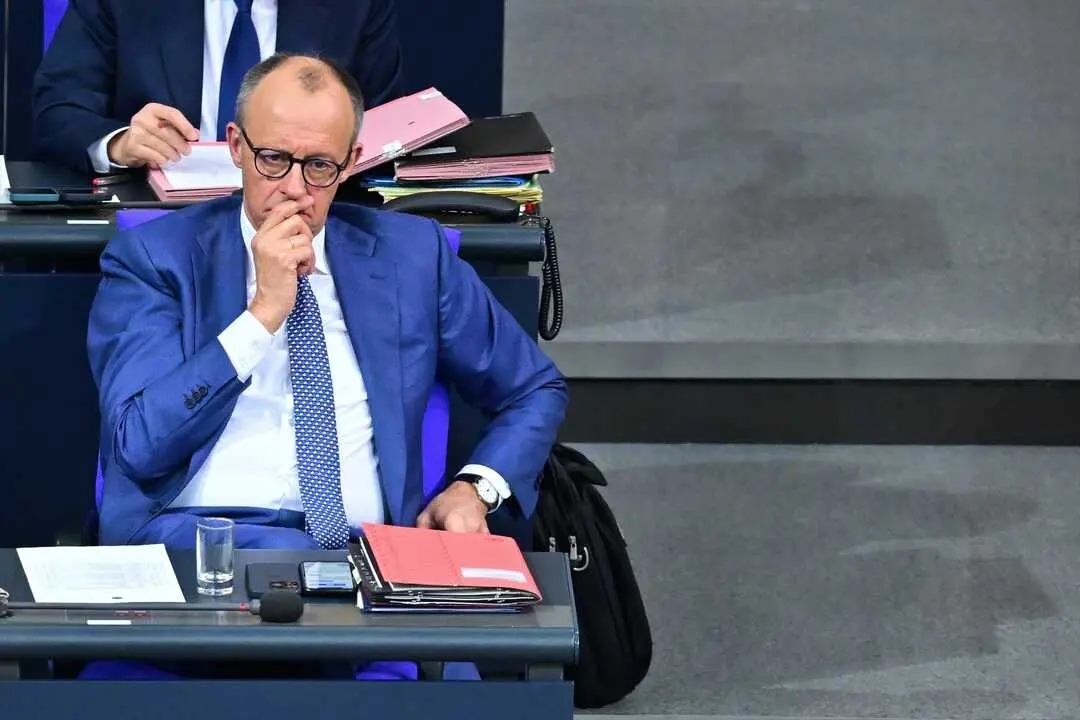 El canciller alem&aacute;n, Friedrich Merz, asiste a la 49.&ordf; sesi&oacute;n plenaria de la 21.&ordf; legislatura en el Bundestag alem&aacute;n. / Sebastian Gollno
